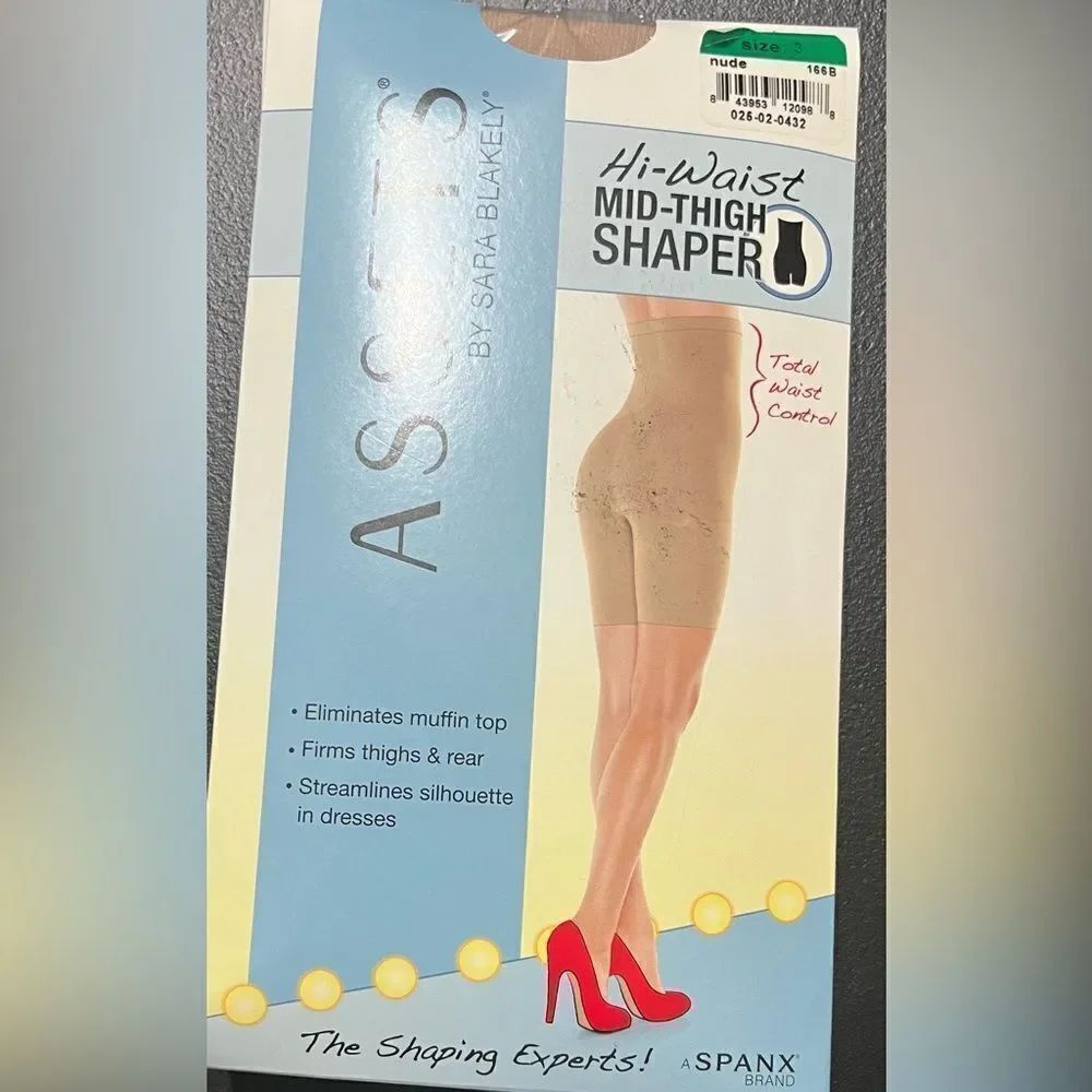 New in package - Assets by Spanx - size 3 (see size on picture) nude